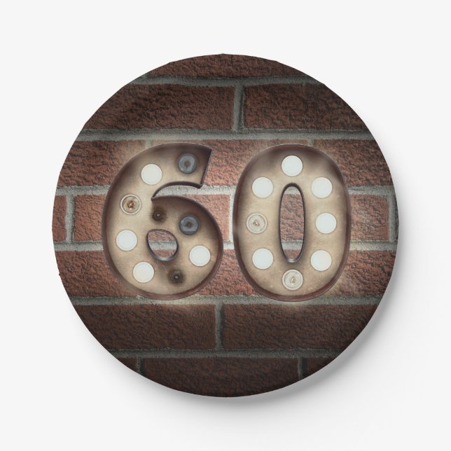 Assiettes En Carton 60e anniversaire marque marquee sur mur en brique (Devant)