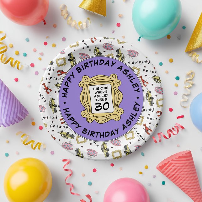 Assiettes En Carton AMIS™ | Celui avec l'anniversaire (Paper plate on simulated table)