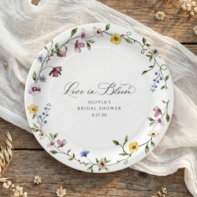 Assiettes En Carton Amour de Fleur Sauvage Fête de Mariage Florale (Personalized bridal shower paper plates with love is in bloom script and watercolor wildflowers)
