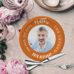Assiettes En Carton Anniversaire marine brûlé orange photo homme mythe<br><div class="desc">Un arrière - plan orange brûlé à la mode. Texte : L'Homme,  Le Mythe,  La Légende. Personnalisez et ajoutez son nom,  son âge et sa photo. Texte blanc.</div>