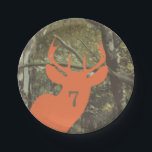 Assiettes En Carton Anniversaire orange de chasse de camouflage de<br><div class="desc">La fête d'anniversaire plaque comporter une illustration d'une silhouette orange de tête de cerfs communs.  L'arrière - plan est camouflage.  Personnalisez le nombre d'anniversaire.</div>