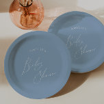 Assiettes En Carton Baby shower bleu blanc<br><div class="desc">Présentez nos assiettes en papier bleu-baby shower blanc et fantaisie, parfaites pour votre simple fête de printemps ou d'hiver boho moderne! Cette assiette à l'ambiance boho-chic avec une calligraphie élégante et un design minimaliste blanc sur bleu, est idéale pour les garçons. De plus, il est modifiable, de sorte que vous...</div>