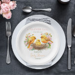 Assiettes En Carton Baby shower de printemps de l'éclosion de petits o<br><div class="desc">Petite bouleau éclosion bientôt printemps baby shower plaques modèles personnalisées baby shower vaisselle,  paire de mignons oiseaux canaires jaunes avec un poussin de chaume dans un nid avec fleurs de printemps baby showers plaques papier</div>