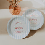 Assiettes En Carton Bachelorette moderne Vintage rouge et bleue<br><div class="desc">Ces assiettes allient sans effort charme vintage et modernité. Conçues à la fois pour la pratique et l'esthétique,  ces assiettes ajoutent un élément ludique et dynamique à votre fête de bachelorette. Parfait pour servir des snacks ou des desserts,  ils apportent une touche intemporelle à votre célébration.</div>