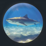Assiettes En Carton Baignade de requins Eau bleu de l'océan<br><div class="desc">Baignade de requin Bleu Océan EauIl s'agit d'une créature majestueuse de la mer bleue profonde. Le requin gris nage avec la nageoire pointue et blanc sous le ventre.  Parfait pour les amateurs de requins dans votre vie.</div>