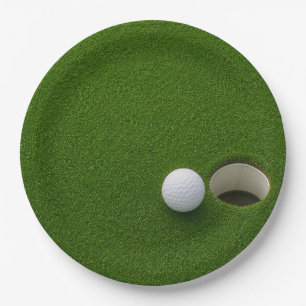 Assiettes En Carton Balle de golf à côté du trou sur un parcours de go