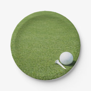 Assiettes En Carton Balle de golf avec tee sur l'herbe verte fête de g