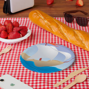 Assiettes En Carton Bateau À Voile Sur Les Plaques En Papier Des Vague
