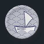 Assiettes En Carton Bateau sur plaque en papier ondulé<br><div class="desc">Une plaque en papier avec un bateau sur un motif à vagues japonais. Customisez la plaque papier avec votre nom ou votre propre texte.</div>