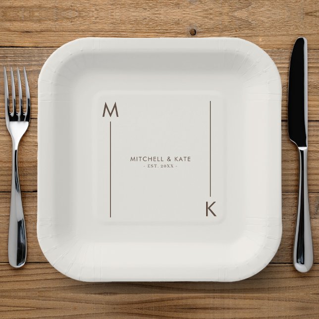 Assiettes En Carton Beige Brown simple Mariage Monogramme (Beige Brown Simple Monogram Wedding Paper Plates)