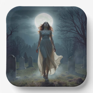 Assiettes En Carton Belle femme marchant dans un cimetière éclairé par