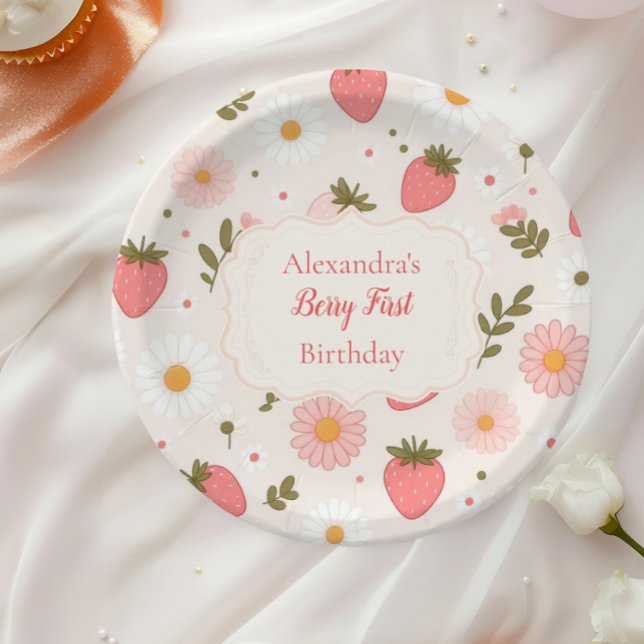 Assiettes En Carton Berry First | Cute Fille aux fraises 1er anniversa (Créateur téléchargé)