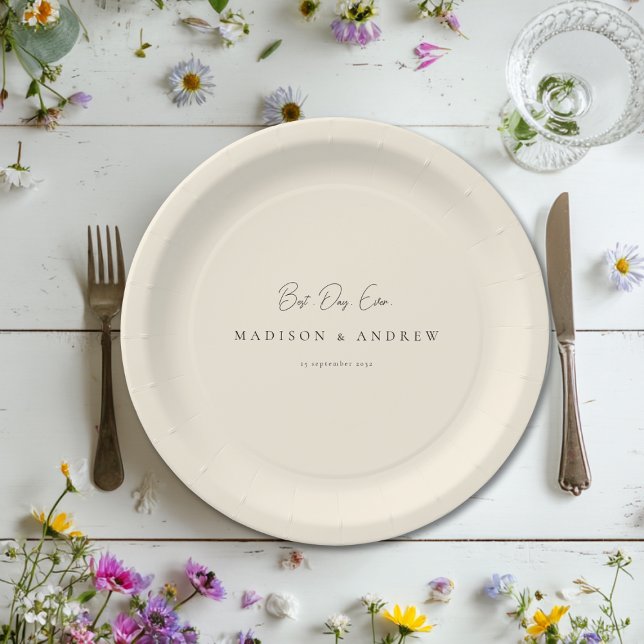 Assiettes En Carton BEST DAY EVER! Modern Minimal Beige Wedding (BEST DAY EVER! Modern Minimal White Wedding Paper Plates with your Name and date.)