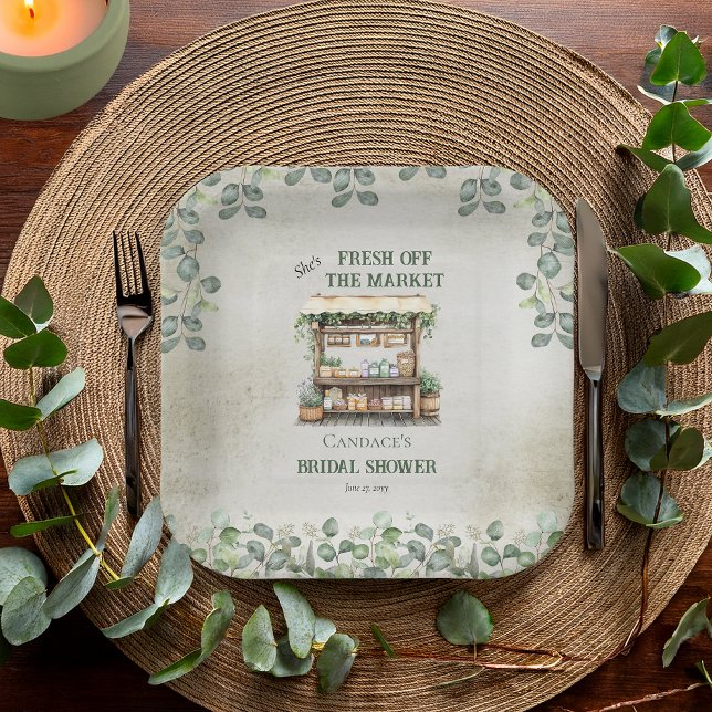 Assiettes En Carton Bienvenue à la douche de mariée du stand de la fer ("She's Fresh Off the Market" Farm Stand | Eucalyptus Farmers Market Bridal Shower Square Paper Plate)