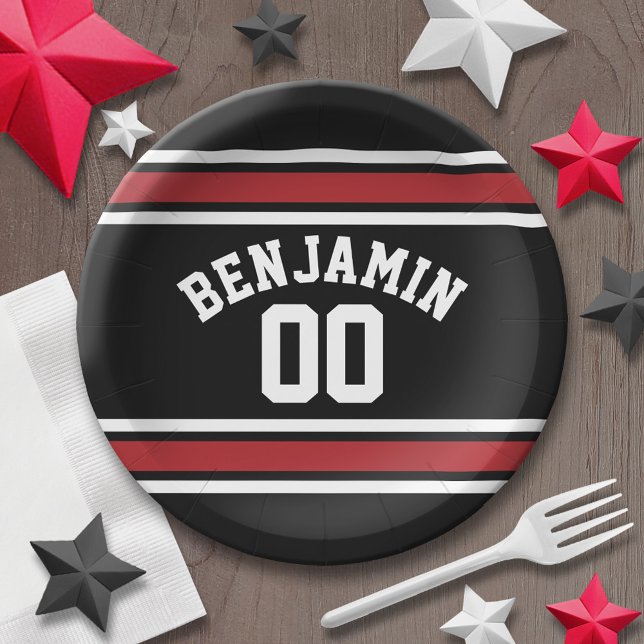 Assiettes En Carton Black and Red Sports Jersey Nom personnalisé Numér (Personalized party plates - sports theme for birthday or any occasion)