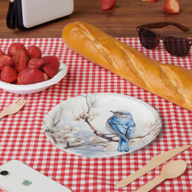Assiettes En Carton Bleu printanier dans l'arbre florissant (Pique-nique)