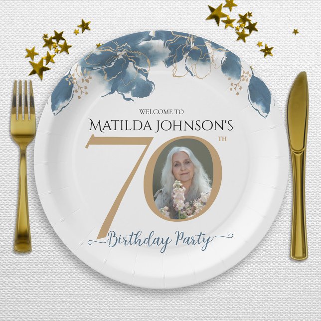 Assiettes En Carton Blue Gold Floral Photo personnalisée 70e fête d'an (Blue Gold Floral Custom Photo 70th Birthday Party Paper Plates)