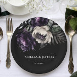 Assiettes En Carton Boho sombre moody élégant modèle de mariage<br><div class="desc">Boho foncé moody élégant gothique personnalisé mariage assiettes modèle,  peonies violettes noires sur plaques en papier mariage arrière - plan foncé avec nom de mariée et de marié.</div>