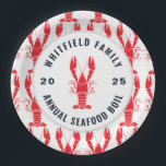 Assiettes En Carton Boule de fruits de mer de famille Homard personnal<br><div class="desc">C'est de nouveau ici. L'événement annuel de fête d'été que vous prévoyez pour toute la famille de pendre, manger et boire. Commémorez cette année avec un design familial assorti pour rendre la photo parfaite et garder la mémoire vivante pendant des années. Ajoutez les détails de votre famille en cliquant sur...</div>