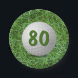 Assiettes En Carton Boule de golf 80th Birthday sur plaque de papier d<br><div class="desc">Boule de golf à 80e anniversaire sur l'herbe verte.</div>