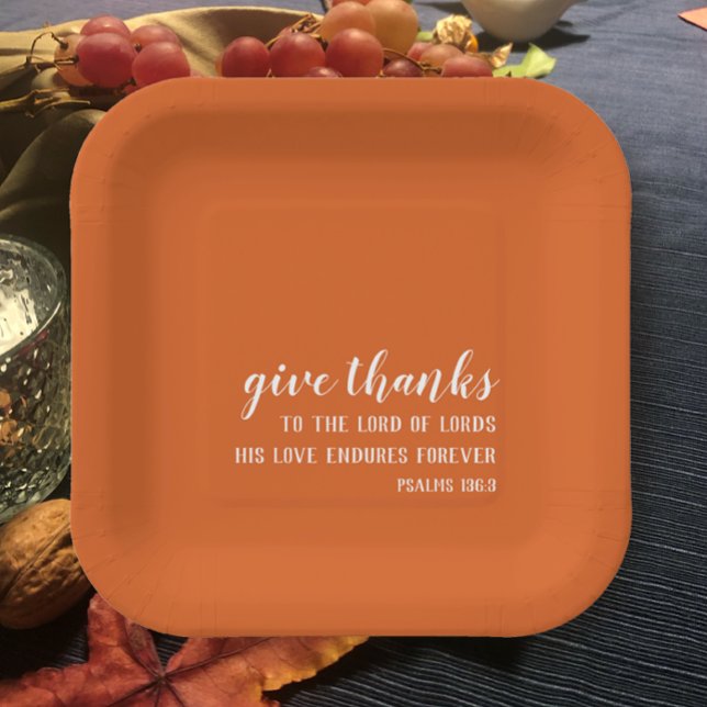Assiettes En Carton Brûlé Orange moderne Donner Merci Thanksgiving (Burnt orange modern script give thanks Bible verse Christian Thanksgiving dinner paper plate.
)
