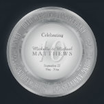 Assiettes En Carton Célébration du 10e anniversaire du Mariage<br><div class="desc">Le Dixième anniversaire du Mariage est un jalon dans toute relation qui mérite d'être célébrée est un jalon dans toute relation qui mérite d'être célébrée dans le style, et vous pouvez le faire avec ce design argenté (ou étain) de ton avec les mots "10ème anniversaire du Mariage" dans le rond...</div>