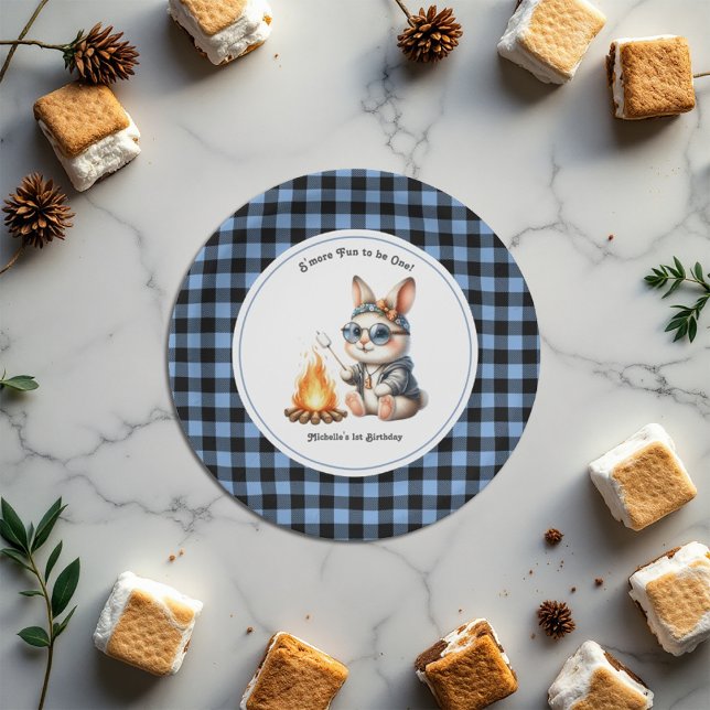 Assiettes En Carton "C'est plus amusant d'être un !" Bunny Camping 1er ("S'more Fun to Be One!" Bunny Camping 1st Birthday Paper Plates)