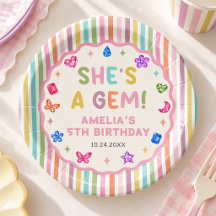 C'est une fête d'anniversaire de fille colorée She