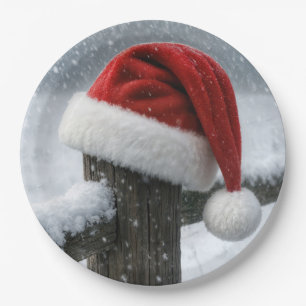 Assiettes En Carton Chapeau de Père Noël sur une clôture enneigée