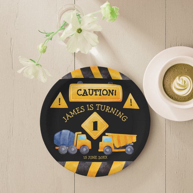 Assiettes En Carton Chariots de construction fête d'anniversaire (Construction trucks boys birthday party supplies personalized monogrammed printed paper plates)
