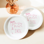 Assiettes En Carton Chaussures Bow Roses Attachant La Fête des mariées<br><div class="desc">Chaussures de Bow Rose Tying The Knot Fête des mariées Plaques de papier Cette jolie plaque de Fête des mariées de Bow rose présente un arc peint à la main avec typographie moderne. Une façon parfaite de mettre l'accent sur votre journée spéciale ! Les couleurs du texte et des arrière...</div>