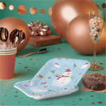 Assiettes En Carton Christmas Snowman<br><div class="desc">A Digitalbcon Images Design présentant un collage créatif d'éléments de Noël, de bonhommes de neige et de cadeaux de Noël dans cette unique plaque de papier "Snowman de Noël". Profitez de votre divertissement de vacances avec ces plaques en papier Snowman de Noël spécialement conçues. AJOUTEZ DES ACCESSOIRES ET DES IDÉES...</div>