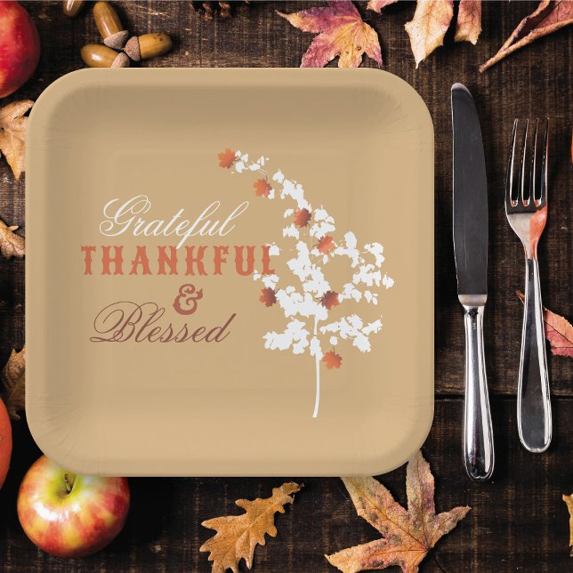 Assiettes En Carton Chute du Bon thanksgiving Feuille de l'érable d'au (Falling Autumn Maple Leaves Happy Thanksgiving Paper Plates @ fat_fa_tin)