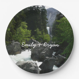 Assiettes En Carton Chutes vernales à la distance à Yosemite