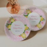 Assiettes En Carton Citrons Amalfi Avec Carrelage Rose Et Fleurs Roses<br><div class="desc">citrons peints à la main, rehaussés de fleurs d'aquarelle rose contre un motif arrière - plan rose et blanc à base de carreaux vintages. Si vous préférez le cercle central avec un bord simple (plutôt que l'inclinaison), cette option est disponible. Sous les zones de personnalisation du texte, "cliquez pour customiser...</div>