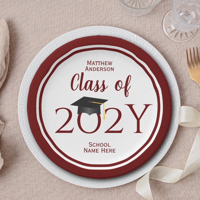Assiettes En Carton Classe de Burgundy Red Graduate 2023 (Créateur téléchargé)