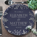 Assiettes En Carton Collection de Mariages floraux en argent et marine<br><div class="desc">Célébrez dans le style avec ces assiettes en papier de mariage modernes et très tendance. Le design est facile à personnaliser avec votre propre libellé et vos invités seront ravis quand ils verront ces fabuleuses assiettes. Les éléments correspondants se trouvent dans la collection.</div>