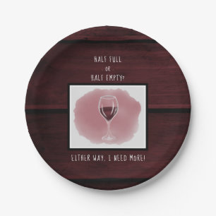 Assiettes En Carton Couleur d'eau à demi vide en verre de vin rouge