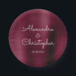 Assiettes En Carton Cranberry Burgundy Mariage ou réception<br><div class="desc">Canneberge Bourgogne et blanc personnalisées mariage ou dîners de réception assiettes en papier. Le texte des plaques marsala bleu poussiéreux,  simples et élégantes peut être mis à jour et customisé avec votre nom et votre date mariage.</div>