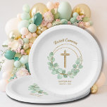 Assiettes En Carton Croix d'or Eucalyptus Wreath Baptême<br><div class="desc">Une croix de parties scintillant en faux or et une couronne feuille d'eucalyptus mettent en surbrillance ces plaques de papier avec votre texte en lettres chic. Parfait pour le baptême,  le baptême ou la première communion de votre enfant. Objets CORRESPONDANTS disponibles dans notre magasin.</div>