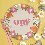 Assiettes En Carton Cute Retro Floral One | Premier anniversaire du bé<br><div class="desc">Ces plaques super mignonnes en papier de première année sont dotées d'un cadre floral dessiné à la main,  y compris des marguerites,  en orange,  rose,  vert olive,  or muet et blanc. Retro Typographie dit,  "Un" en rose assorti. *Illustration de Tracey Khalei / Orabella Prints.</div>