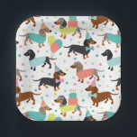 Assiettes En Carton Dachshund Anniversaire Fête Plaques papier<br><div class="desc">Chiens de fête d'anniversaire mignons avec des manteaux noirs,  bronzés et dapple habillés de mignonettes vêtements d'anniversaire avec ballons,  gâteau et motif confetti.</div>