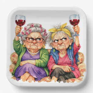 Assiettes En Carton Dames âgées excentriques avec du vin rouge