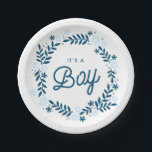 Assiettes En Carton Décor bleu floral folklorique de douche de bébé<br><div class="desc">Une guirlande des fleurs inspirées par art populaire scandinave de bleu marine de ciel et décorent cette plaque à papier de baby shower doux. Célébrez le genre de bébé-à-être en manuscrit bleu élégant sur un arrière - plan blanc.</div>