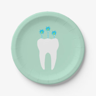 Assiettes En Carton Dent de célébration avec des bougies