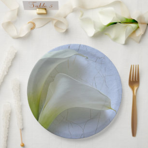 Assiettes En Carton Deux lys calla sur du papier texturé