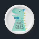 Assiettes En Carton DINO-MITE Dinosaur Boys Anniversaire<br><div class="desc">Plaque de papier pour la fête d'anniversaire drôle et mignonne pour la fête à thème dinosaure de votre enfant. Illustration de style dessin animé d'un dinosaure vert aux pointes jaunes. Le t rex porte une cravate arc-en-ciel bleue et un petit casquette de fête. Sur son corps il y a un...</div>