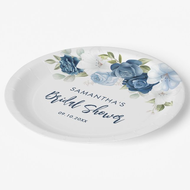 Assiettes En Carton Douche de mariage bleu poussiéreux floral script (Angle)