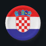 Assiettes En Carton Drapeau national de Croatie Zastava Hrvatske<br><div class="desc">Le drapeau national de Croatie Zastava Hrvatske croate ou Le Tricolor Trobojnica est l'un des symboles de l'état de la Croatie. Il se compose de trois dimensions égales,  bandes horizontales en couleurs rouge,  blanc et bleu. Au milieu se trouve le blason de la Croatie. #patriotique #drapeau #croatia #croatian #zastavahrvatske</div>