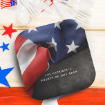 Assiettes En Carton Drapeau patriotique 4 juillet Fête de l'Indépendan<br><div class="desc">Fête de l'Indépendance 4 juillet patriote plié drapeau américain avec plaques de papier de nom de famille. Fait un grand cadeau ou un ajout pour ce Jour de l'Indépendance 4 juillet cuisinez dehors.</div>